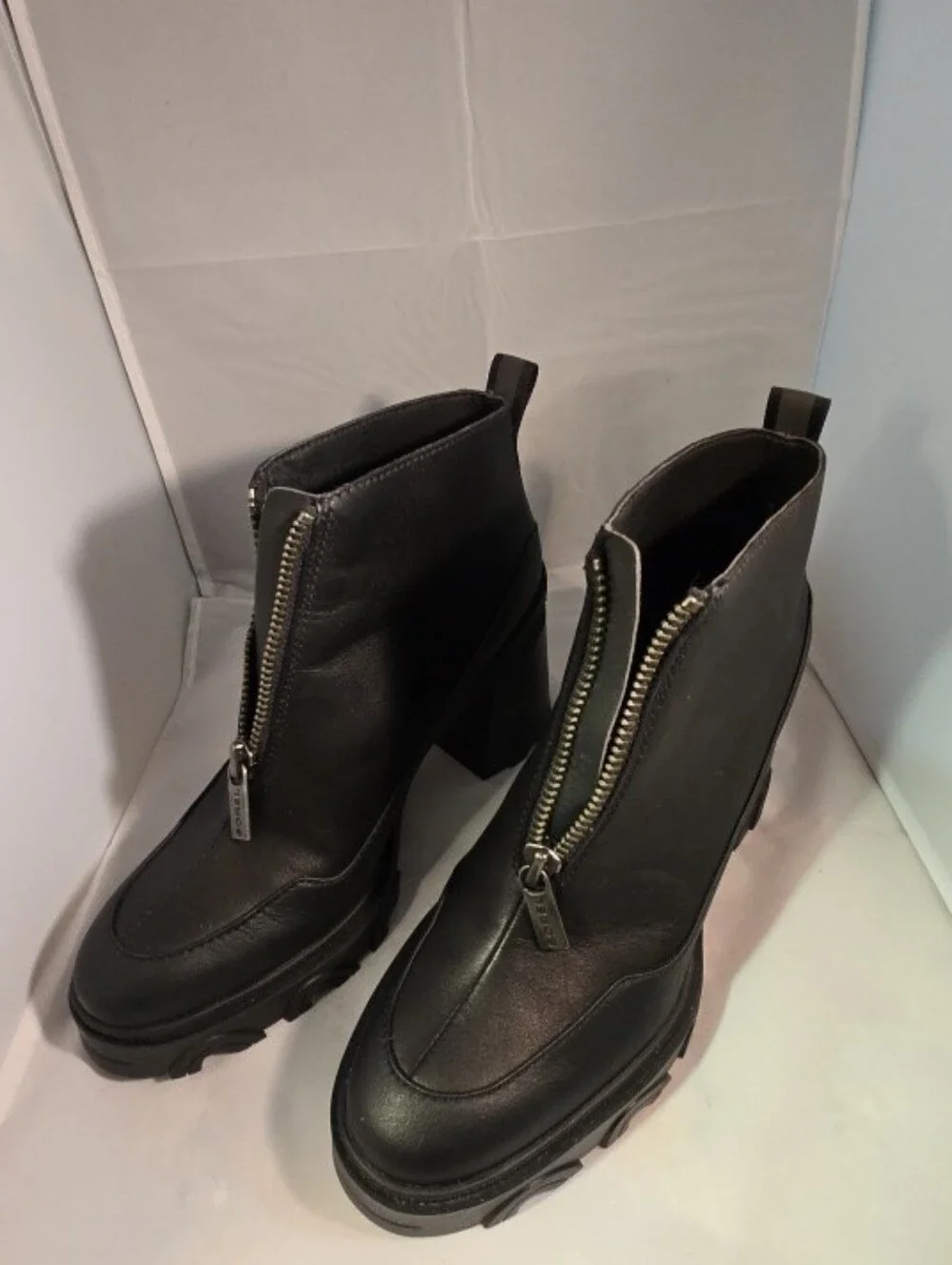 Sorel Black Front-Zip Chunky Heel Ankle Boots US 8.5